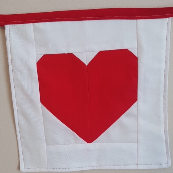 Queen Of Hearts Home Decor Banner 3 Heart Decorative Quilted Patchwork Handmade - Picture 3 of 5